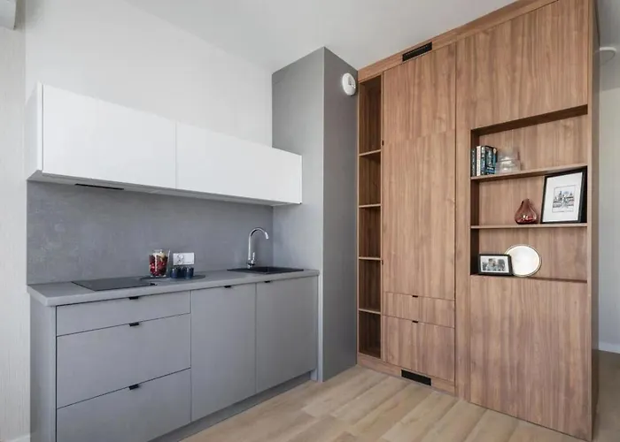 Liberty Square Deluxe Posen